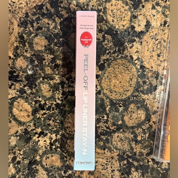 Makeup - Picture 3 of 8